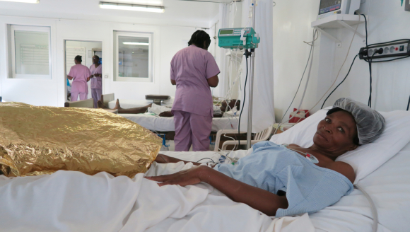 Patientin mit Schusswunde in Unfallkrankenhaus Haiti
