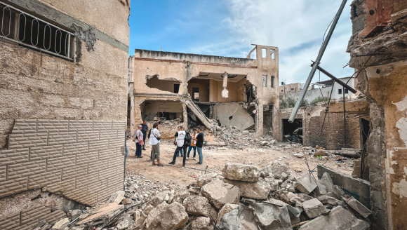 Ein Team von Ärzte ohne Grenzen führt zusammen mit Mitgliedern des Lagerkomitees und freiwilligen Sanitätern eine Bestandsaufnahme im Lager Jenin durch, um die Schäden und den Bedarf nach dem brutalen israelischen Militärangriff vom 21. bis 23. Mai 2024 zu bewerten.