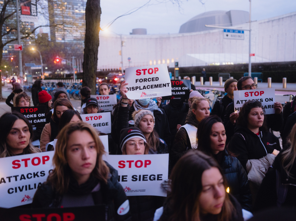 Teilnehmende einer Anti-Kriegs Demonstration