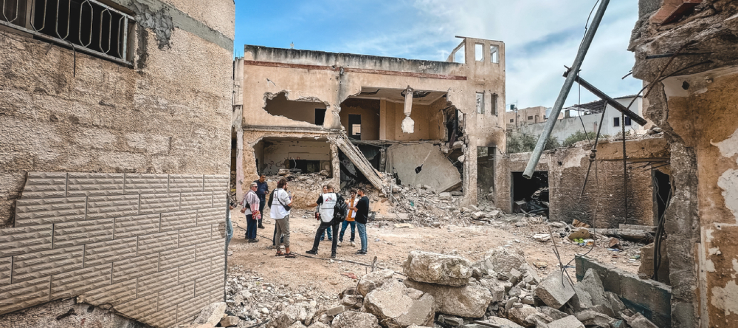 Ein Team von Ärzte ohne Grenzen führt zusammen mit Mitgliedern des Lagerkomitees und freiwilligen Sanitätern eine Bestandsaufnahme im Lager Jenin durch, um die Schäden und den Bedarf nach dem brutalen israelischen Militärangriff vom 21. bis 23. Mai 2024 zu bewerten.