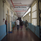 Patient*innen in Pune, Indien, nahmen an einer Studie zur Behandlung von MDR-TB teil.