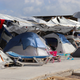 Ein Camp mit Zelten in Reynosa auf dem Plaza de la Republica 