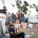Im völlig überfüllten Lager Moria auf Lesbos herrschen menschenunwürdige Zustände.
